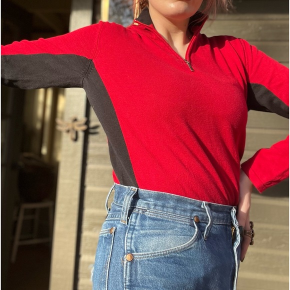 Red and black zip collar sweater - Picture 10 of 12